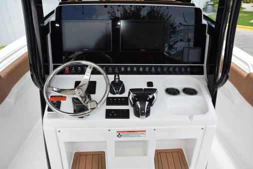 Sea Hunt Gamefish 30 Forward Seating image