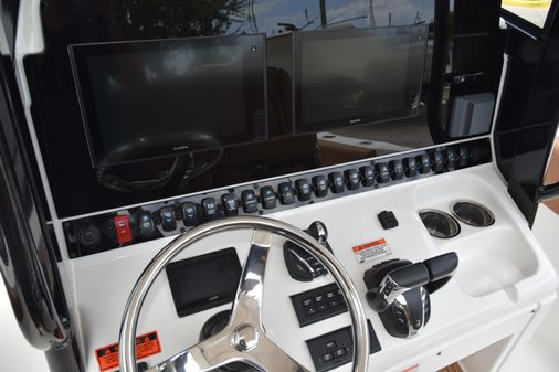 Sea Hunt Gamefish 30 Forward Seating image