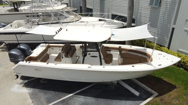 Sea Hunt Gamefish 30 Forward Seating image