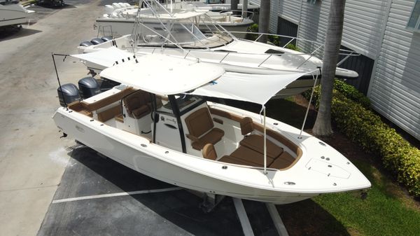 Sea Hunt Gamefish 30 Forward Seating image