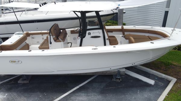 Sea Hunt Gamefish 30 Forward Seating image