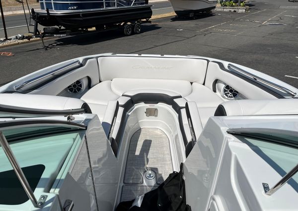 Crownline E 255 image