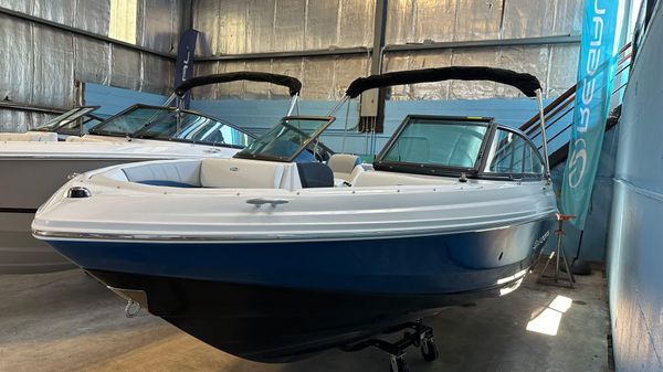 Regal 2000ES Bowrider 