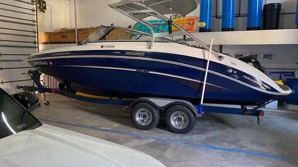 Yamaha Boats 242 Limited S 