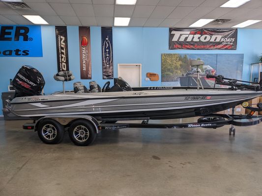 Triton 21 HP Elite - main image