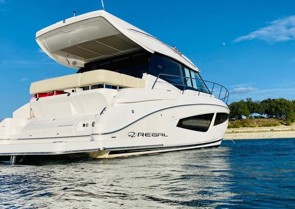 Regal 42 Grande Coupe image