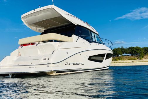 Regal 42 Grande Coupe image