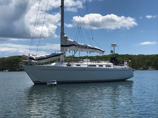 Freedom 38 - main image
