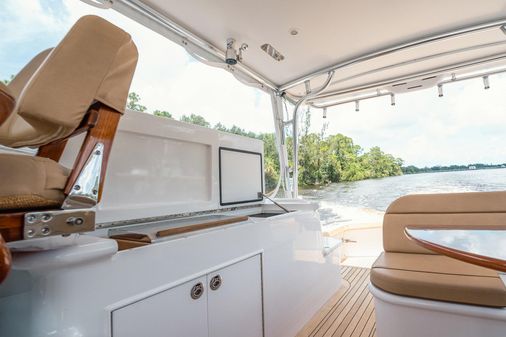 Winter Custom Yachts 38 Express image