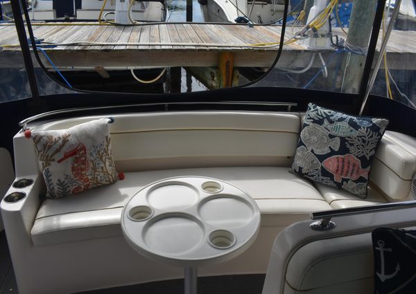 Rinker 312 Fiesta Vee image