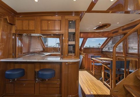 Hunt Yachts 80' image
