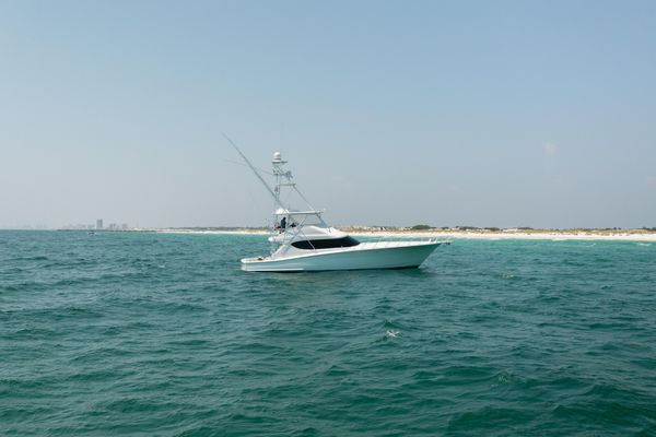 Hatteras 60 Convertible - main image