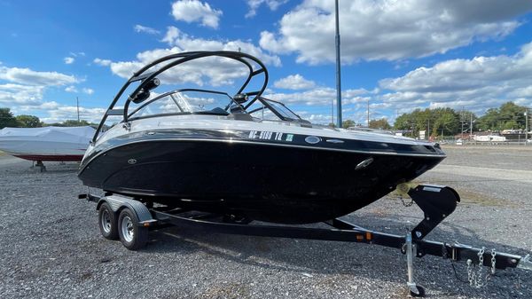 Yamaha Boats 242 Limited S