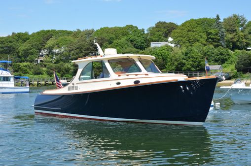 Hinckley Talaria 34 image