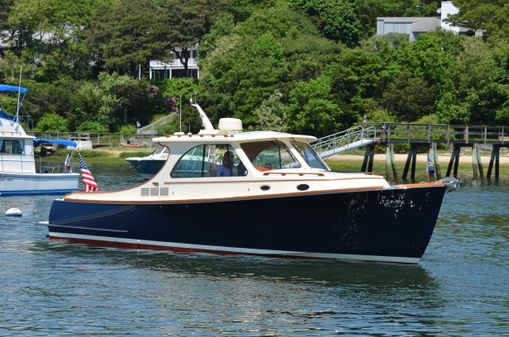 Hinckley Talaria 34 image