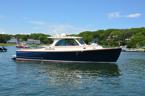 Hinckley Talaria 34 image