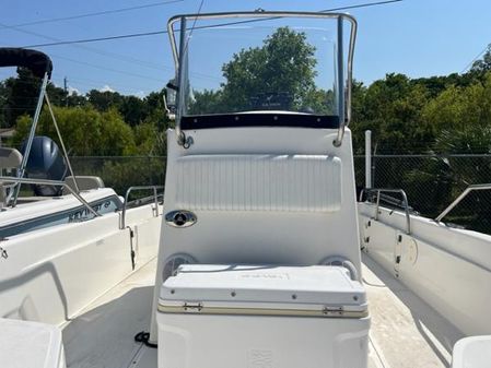 Boston-whaler 220-DAUNTLESS image