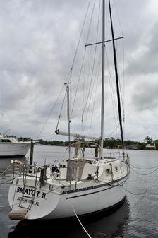 Hunter 30 image