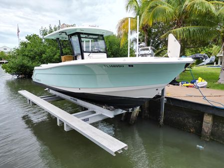 Robalo R302 Center Console image