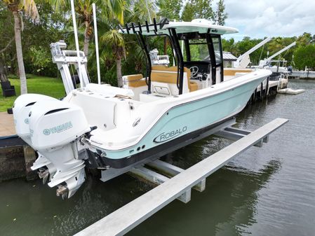 Robalo R302 Center Console image