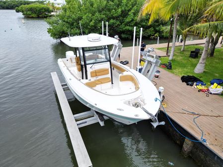 Robalo R302 Center Console image