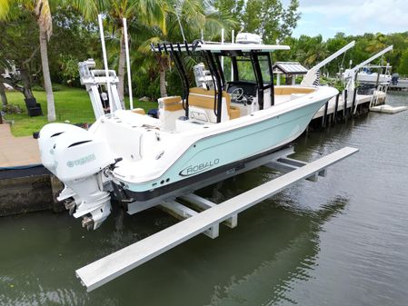 Robalo R302 Center Console image