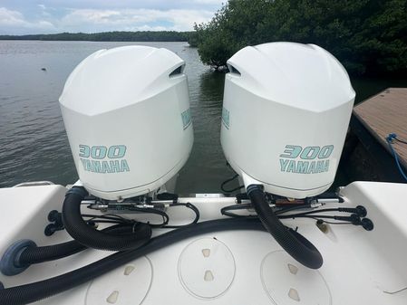 Robalo R302 Center Console image