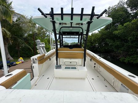 Robalo R302 Center Console image