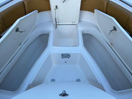 Robalo R302 Center Console image