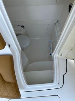 Robalo R302 Center Console image