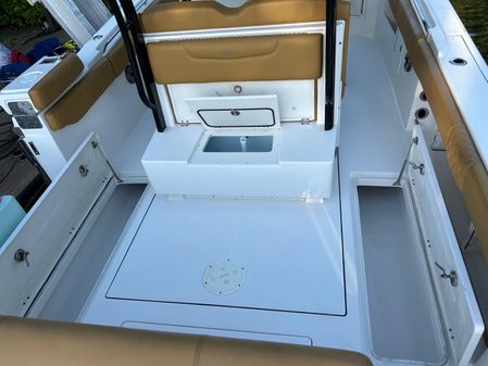 Robalo R302 Center Console image