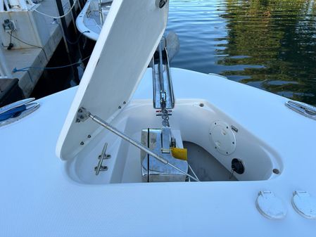 Robalo R302 Center Console image