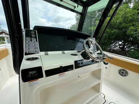 Robalo R302 Center Console image