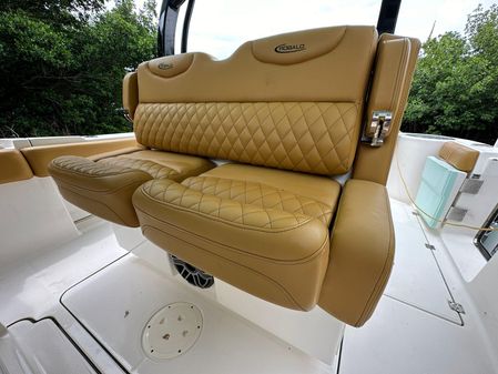 Robalo R302 Center Console image