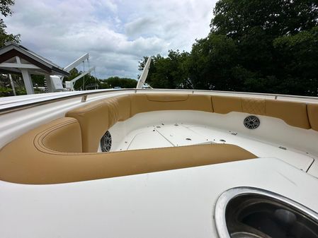 Robalo R302 Center Console image