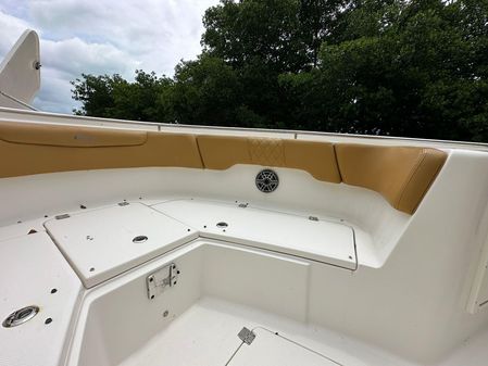 Robalo R302 Center Console image