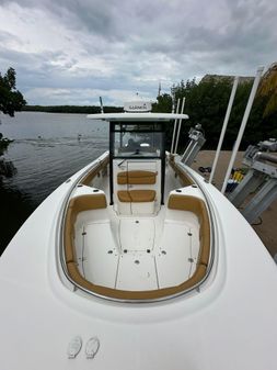 Robalo R302 Center Console image