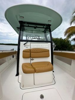 Robalo R302 Center Console image