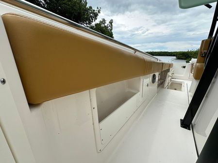 Robalo R302 Center Console image