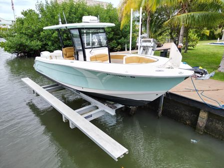 Robalo R302 Center Console image