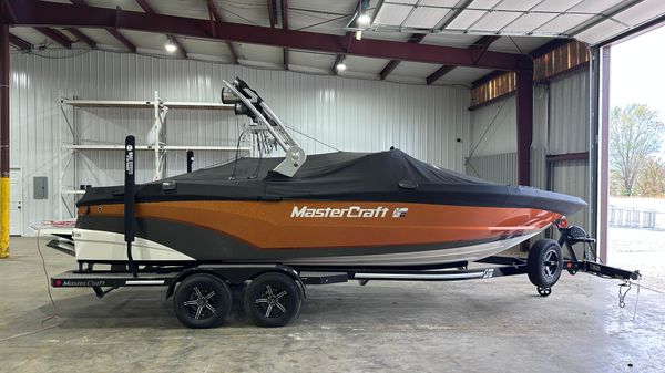 MasterCraft XT23 