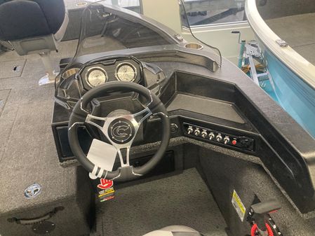 Crestliner 1650 Fish Hawk image