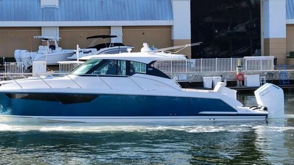 Tiara Yachts 43 LE
