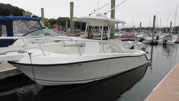 Mako 252 Center Console 