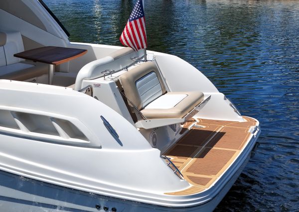 Sea Ray 330 Sundancer image