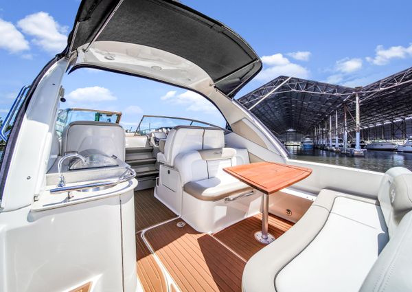 Sea Ray 330 Sundancer image