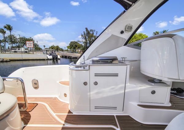 Sea Ray 330 Sundancer image