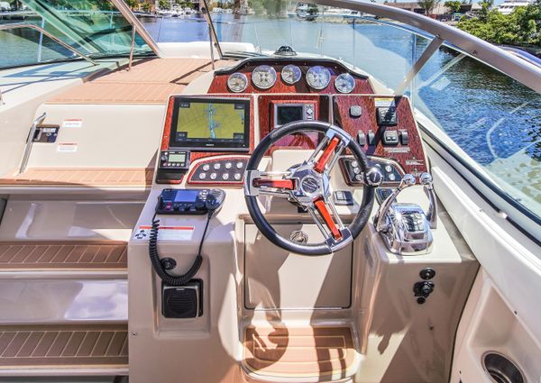 Sea Ray 330 Sundancer image