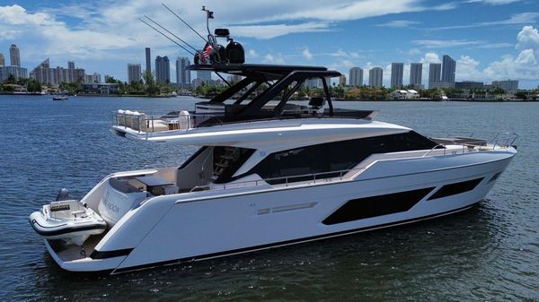 Ferretti Yachts 720 