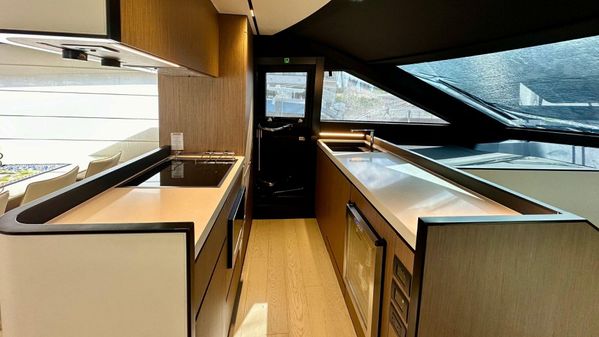 Ferretti Yachts 720 image